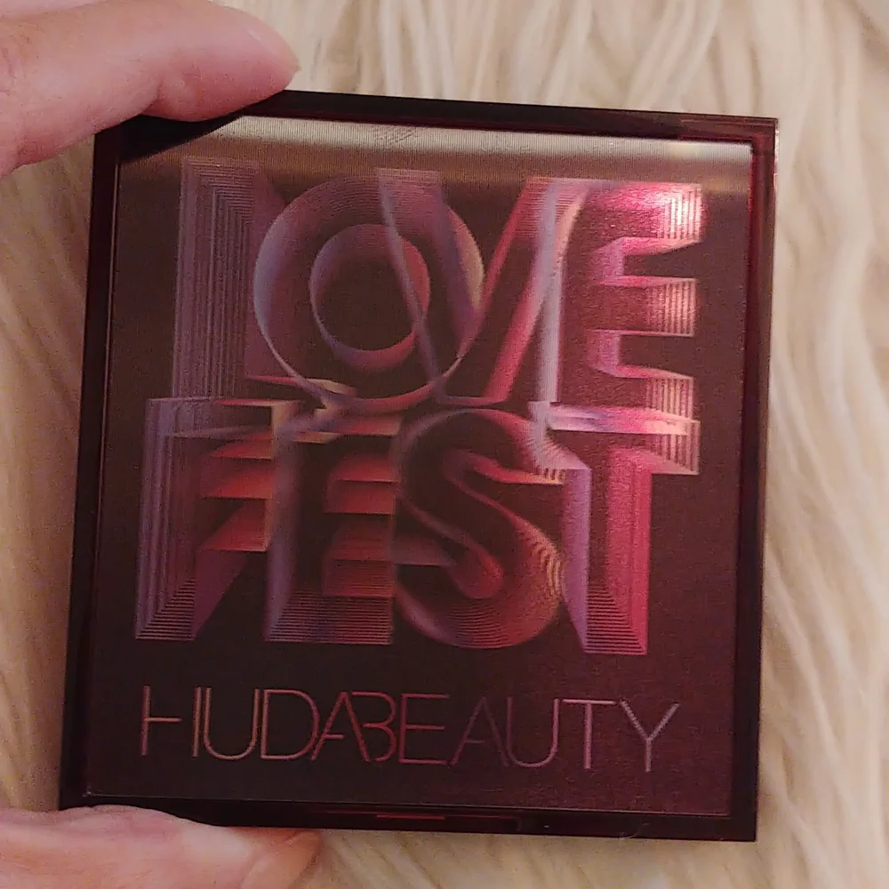 💜FIRM! NWT HUDA BEAUTY LOVEFEST OBSESSIONS EYESHADOW PALETTE
